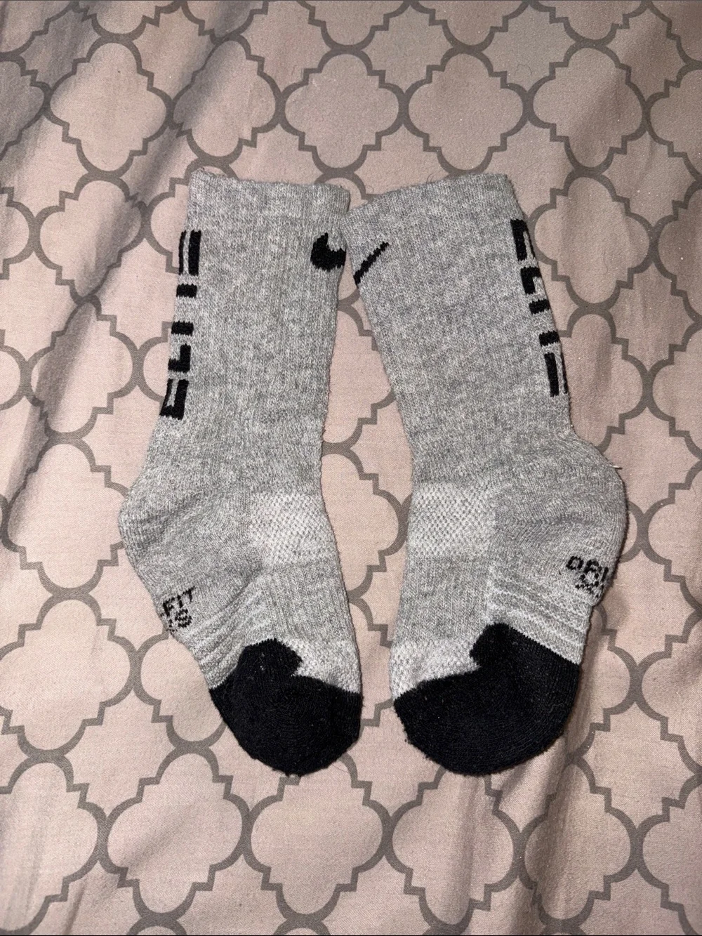 Nike elite Boys' Athletic Crew Socks - Black, White, Gray (3-Pack)